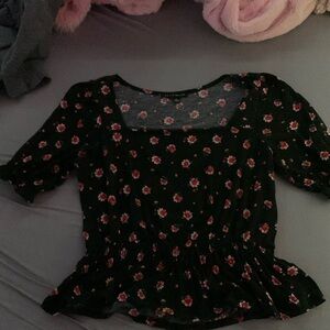 Mid Length Sleeved Floral Top